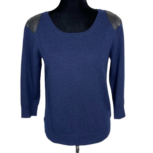 Tahari Navy with Leather shoulder patches 100% Merino wool sweater crew neck M - Picture 1 of 11